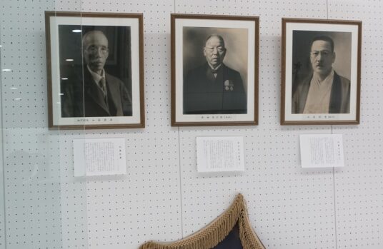 愛媛県初公開、拓川の遺した作品・資料が一堂に、愛媛県美術館南館1階で「子規の叔父・加藤拓川展」を開展しました